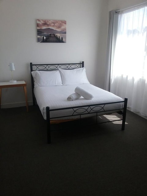 Tullah Tavern - Schoolies Week Accommodation 3
