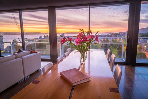 Avalon City Retreat - Schoolies Week Accommodation 21