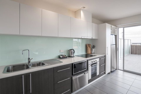 The Apollo - Schoolies Week Accommodation 25