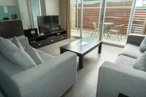 The Apollo - Schoolies Week Accommodation 16