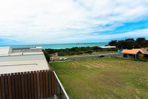 The Apollo - Schoolies Week Accommodation 15