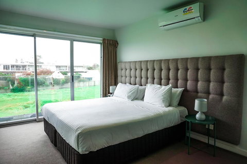 The Apollo - Schoolies Week Accommodation 18