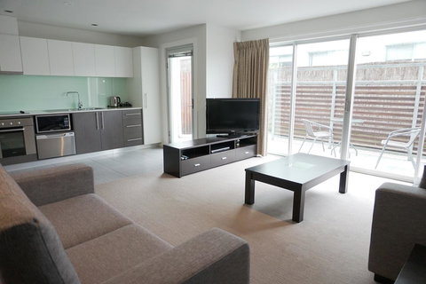 The Apollo - Schoolies Week Accommodation 21