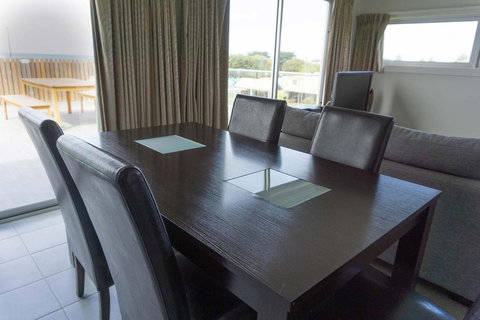 The Apollo - Schoolies Week Accommodation 8