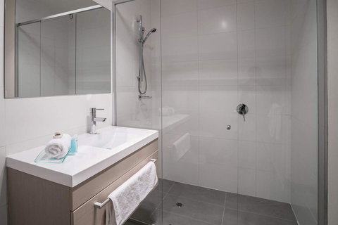 The Apollo - Schoolies Week Accommodation 4