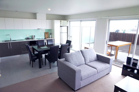 The Apollo - Schoolies Week Accommodation 20