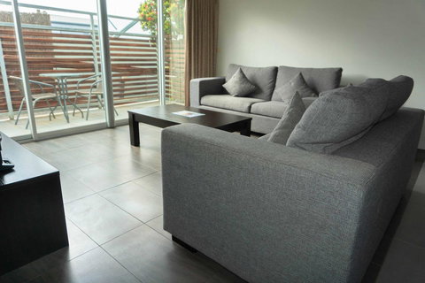 The Apollo - Schoolies Week Accommodation 14