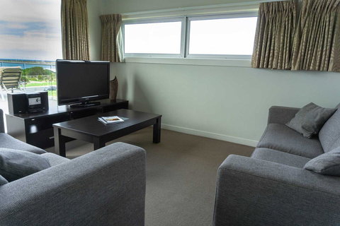 The Apollo - Schoolies Week Accommodation 7