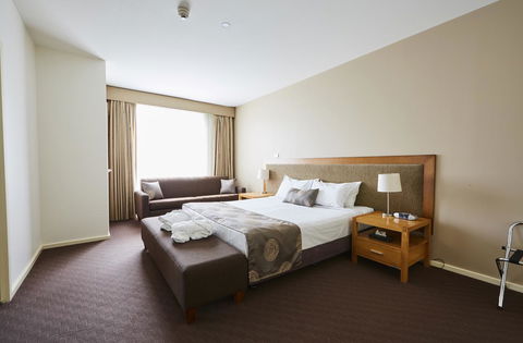 Mornington Hotel - Schoolies Week Accommodation 0