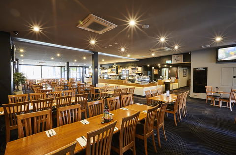 Mornington Hotel - Schoolies Week Accommodation 9