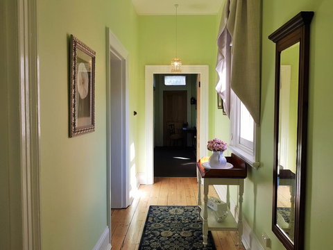 Coragulac House Cottages - Schoolies Week Accommodation 12