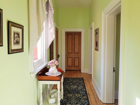 Coragulac House Cottages - Schoolies Week Accommodation 11