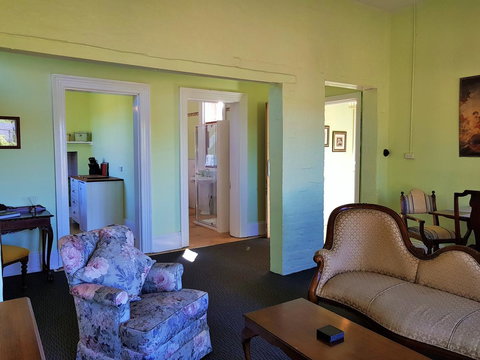 Coragulac House Cottages - Schoolies Week Accommodation 9