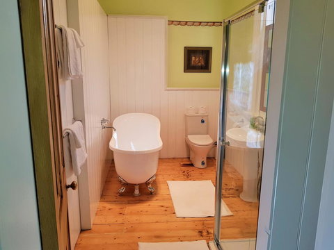 Coragulac House Cottages - Schoolies Week Accommodation 4