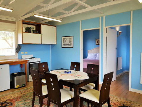 Coragulac House Cottages - Schoolies Week Accommodation 24