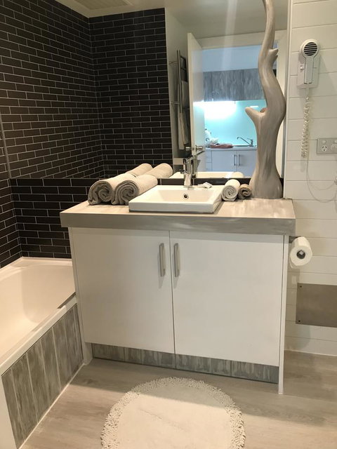 Lorne World - Schoolies Week Accommodation 9