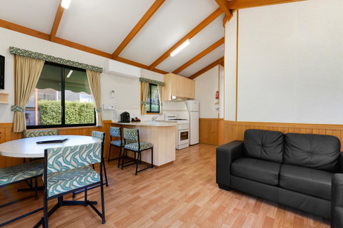 Bright Riverside Holiday Park - Schoolies Week Accommodation 23