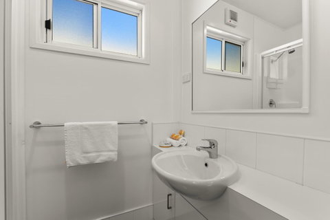 Bright Riverside Holiday Park - Schoolies Week Accommodation 8