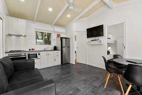 Bright Riverside Holiday Park - Schoolies Week Accommodation 37