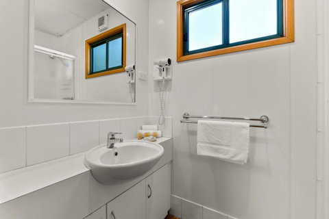 Bright Riverside Holiday Park - Schoolies Week Accommodation 20