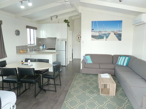 Apollo Bay Waterfront Motor Inn - Schoolies Week Accommodation 17