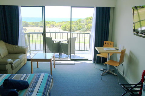Apollo Bay Waterfront Motor Inn - Schoolies Week Accommodation 29