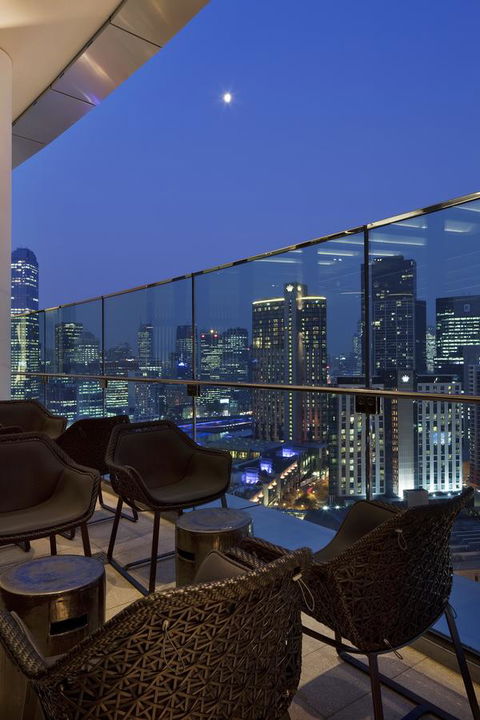 Crown Metropol Melbourne - Schoolies Week Accommodation 10