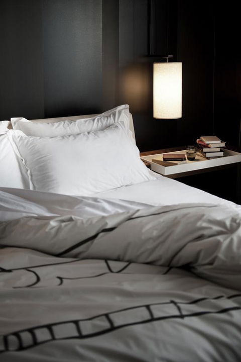 Crown Metropol Melbourne - Schoolies Week Accommodation 21