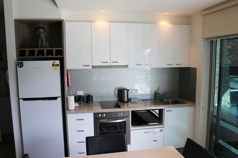 130 At The Waves - Schoolies Week Accommodation 8