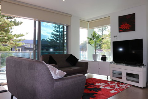 130 At The Waves - Schoolies Week Accommodation 4