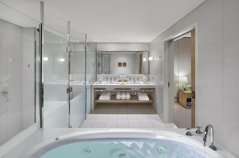 Crown Promenade Melbourne - Schoolies Week Accommodation 28
