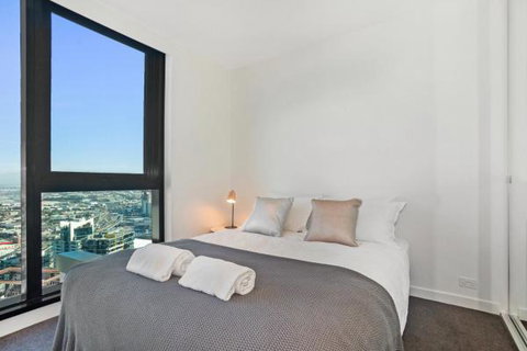 Experience Platinum Hotel Apartments - Schoolies Week Accommodation 31