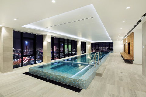 Experience Platinum Hotel Apartments - Schoolies Week Accommodation 26