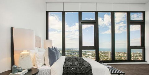 Experience Platinum Hotel Apartments - Schoolies Week Accommodation 19