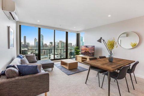 Experience Platinum Hotel Apartments - Schoolies Week Accommodation 0