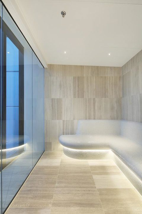 Experience Platinum Hotel Apartments - Schoolies Week Accommodation 30