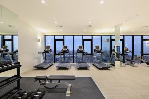 Experience Platinum Hotel Apartments - Schoolies Week Accommodation 28