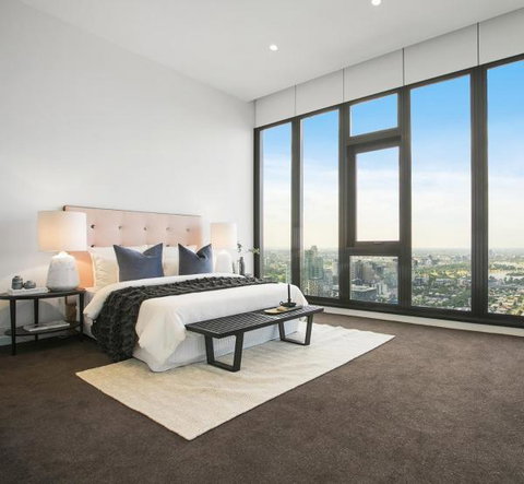 Experience Platinum Hotel Apartments - Schoolies Week Accommodation 18