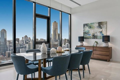 Experience Platinum Hotel Apartments - Schoolies Week Accommodation 8