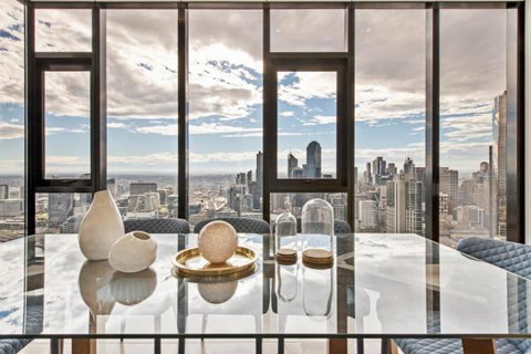Experience Platinum Hotel Apartments - Schoolies Week Accommodation 14