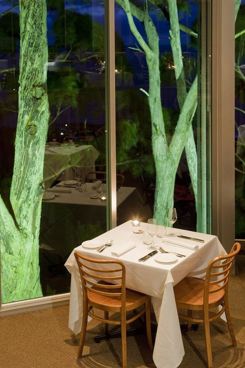 Chris\'s Beacon Point Restaurant & Villas - Schoolies Week Accommodation 11