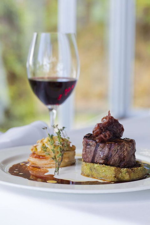 Chris\'s Beacon Point Restaurant & Villas - Schoolies Week Accommodation 10