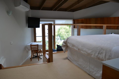 Chris\'s Beacon Point Restaurant & Villas - Schoolies Week Accommodation 9