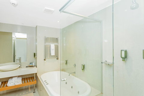 Deep Blue Hotel & Hot Springs - Schoolies Week Accommodation 37