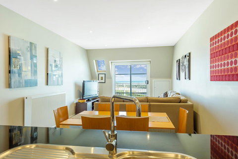 Deep Blue Hotel & Hot Springs - Schoolies Week Accommodation 44