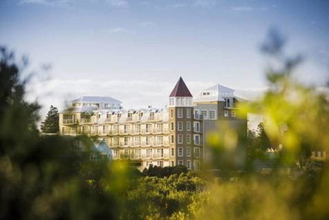 Deep Blue Hotel & Hot Springs - Schoolies Week Accommodation 0