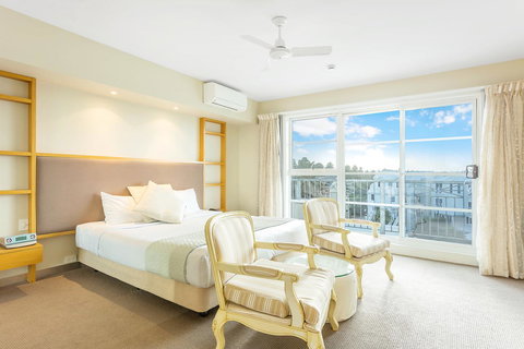 Deep Blue Hotel & Hot Springs - Schoolies Week Accommodation 11