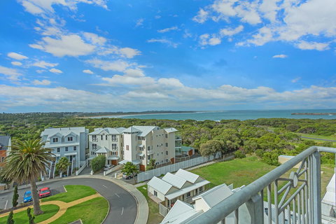 Deep Blue Hotel & Hot Springs - Schoolies Week Accommodation 28