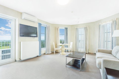 Deep Blue Hotel & Hot Springs - Schoolies Week Accommodation 29