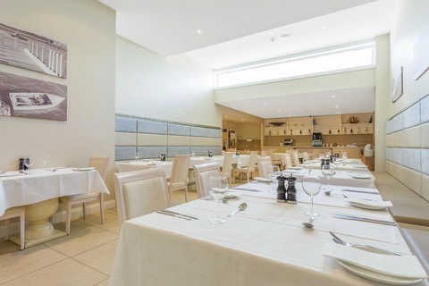 Deep Blue Hotel & Hot Springs - Schoolies Week Accommodation 16